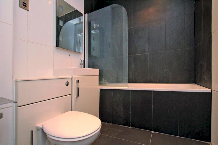 1 Bedroom Flat To Rent In Gallery Apartments, Commercial Road, Whitechapel, London, E1