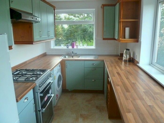 2 Bedroom Flat To Rent In Peninsular Close, Feltham, Middlesex, TW14