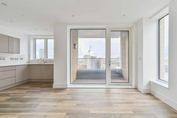 2 Bedroom Flat To Rent In York Rd, Battersea, London, SW11