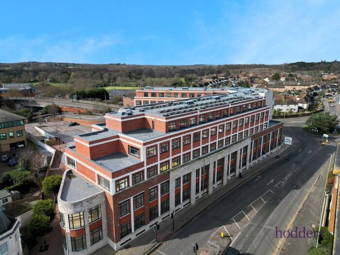 2 Bedroom Flat To Rent In Pyrcroft Road, Chertsey, Surrey, KT16