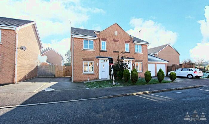 3 Bedroom Semi-Detached House To Rent In Lincoln Way, North Wingfield, Chesterfield, Derbyshire, S42