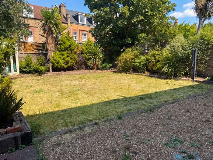 3 Bedroom Flat To Rent In Elmbourne Road, Balham, London, SW17