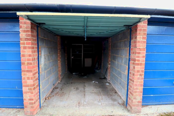 Garage / Parking To Rent In Poplar Way, Ilford, IG6