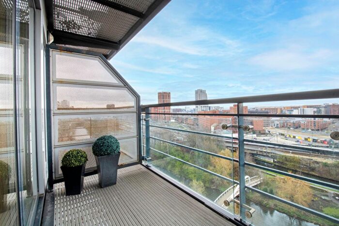 2 Bedroom Flat To Rent In Riverside Way, Leeds, LS1