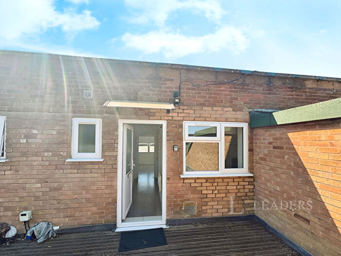1 Bedroom Flat To Rent In Hampton Court, B64