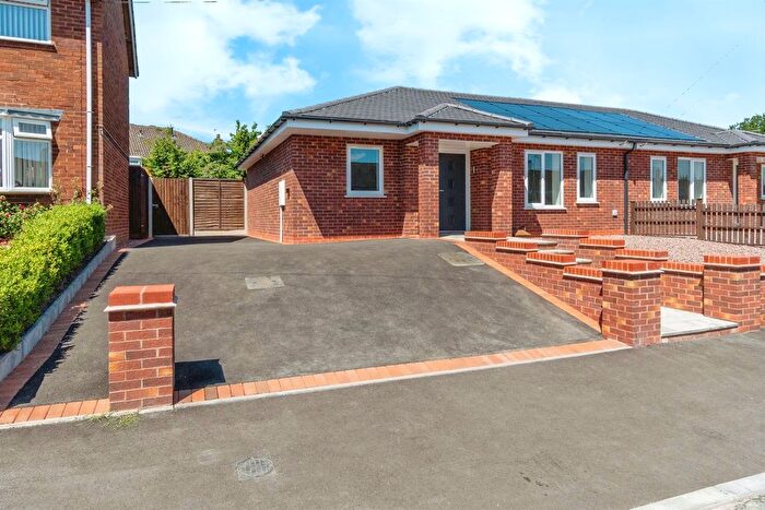 2 Bedroom Semi-detached Bungalow For Sale In Mitre Road, Walsall, WS6