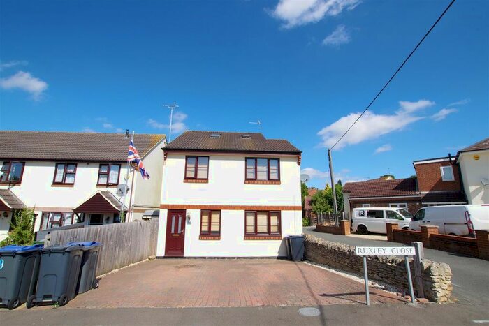 2 Bedroom Maisonette To Rent In Ruxley Close, Royal Wootton Bassett, Swindon, SN4