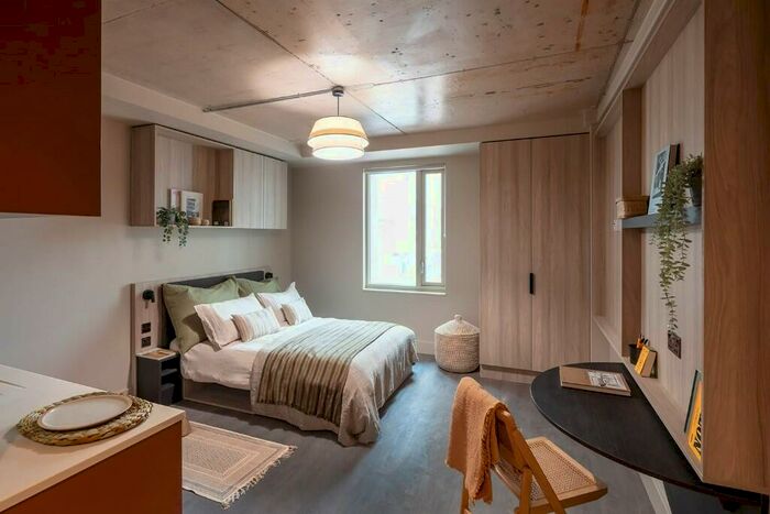 Studio To Rent In Chatfield Road, London, SW11