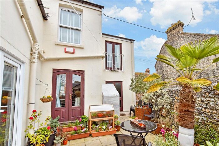 3 Bedroom Semi-detached House For Sale In Upton Road, Broadstairs, Kent, CT10