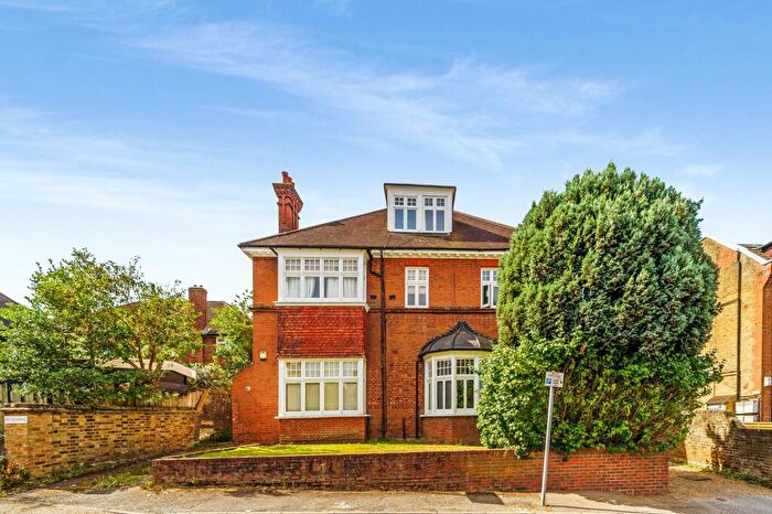 1 Bedroom Apartment To Rent In Claremont Gardens, Surbiton, KT6