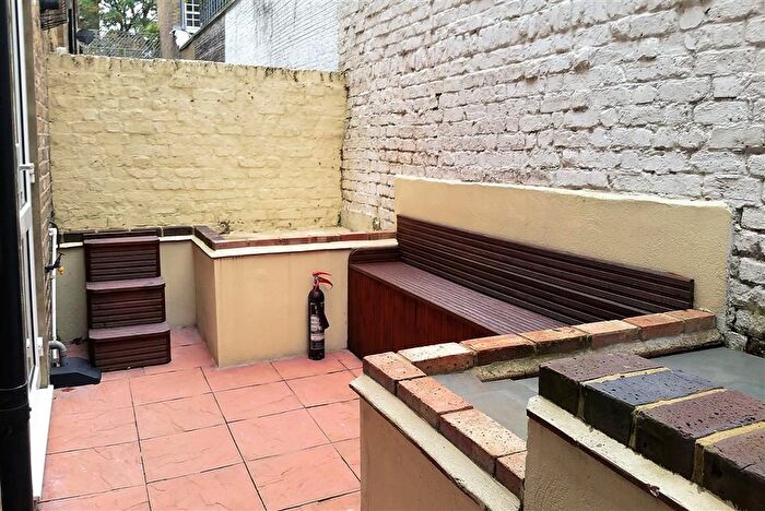 2 Bedroom Flat To Rent In Chalcot Road, Primrose Hill, London, NW1