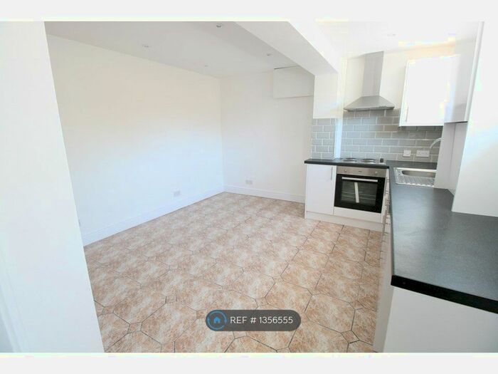 1 Bedroom Semi-Detached House To Rent In Barrack Street, Colchester, CO1