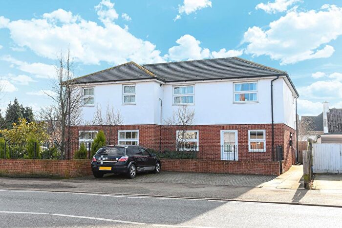 2 Bedroom Flat To Rent In Ruskin Road, Horton Court, OX16