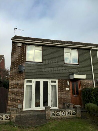 2 Bedroom Property To Rent In The Chantrys, Farnham, Surrey, GU9