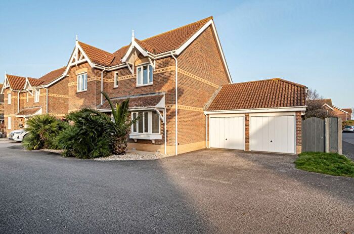 4 Bedroom Detached House For Sale In Beacon Drive, Selsey, PO20