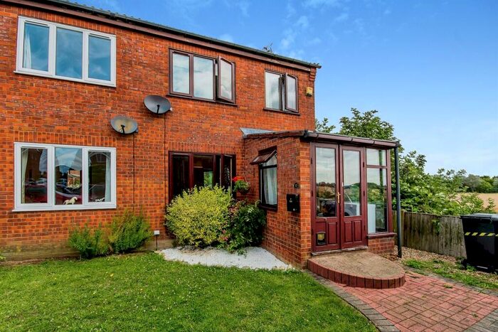 3 Bedroom Semi-Detached House For Sale In Castle View, Walcott, Lincoln, LN4