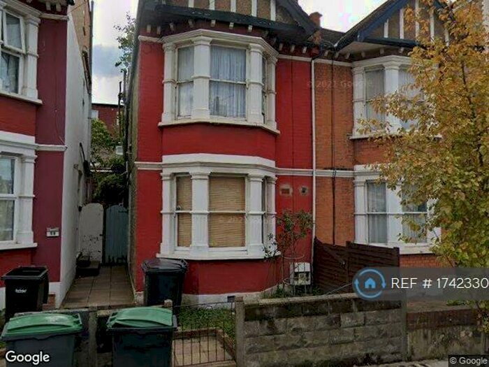 Studio To Rent In Gladesmore Road, London, N15