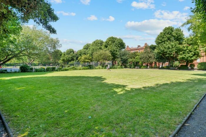 3 Bedroom Flat To Rent In Queen's Club Gardens, London, W14