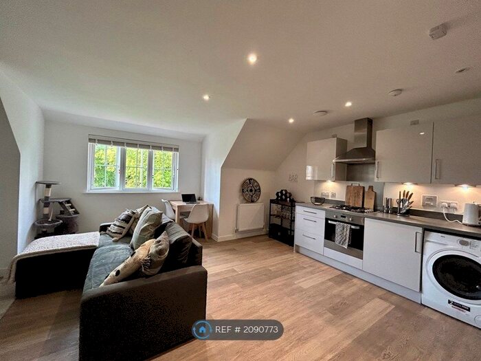 1 Bedroom Flat To Rent In Scotia Court, Merstham, RH1