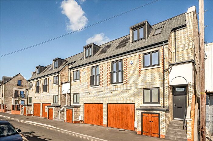 3 Bedroom End Of Terrace House For Sale In Send Mews, Caversham, Reading, RG4