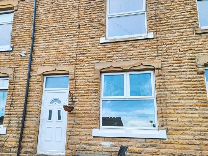 2 Bedroom Detached House To Rent In Commonside, Batley, West Yorkshire, WF17