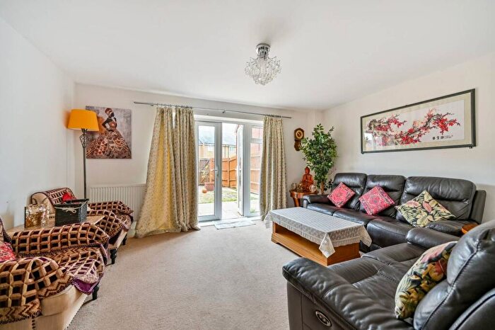 4 Bedroom Semi-Detached House For Sale In Kings Reach, Langley, Slough, SL3