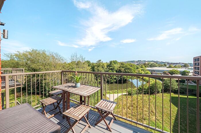 1 Bedroom Flat For Sale In Wey Corner, Walnut Tree Close, Guildford, GU1