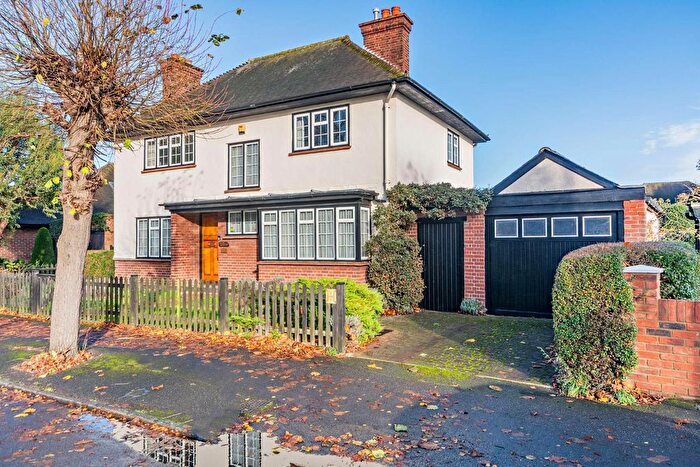 4 Bedroom Detached House To Rent In Exeforde Avenue, Ashford, TW15