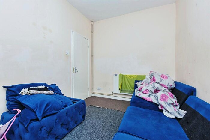 3 Bedroom Terraced House For Sale In Biddulph Street, Leicester, LE2