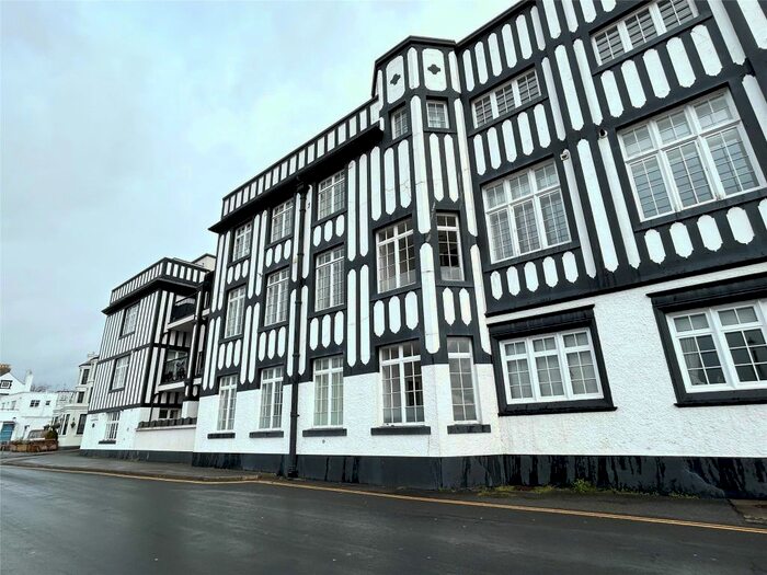 2 Bedroom Flat For Sale In Grenfell Park, Parkgate, Neston, CH64