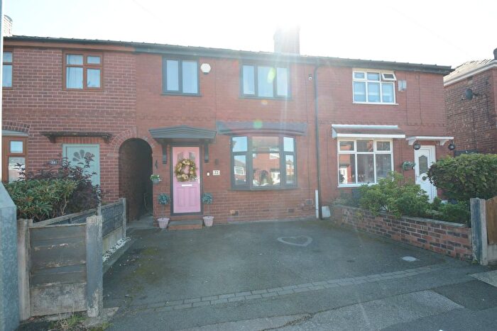 3 Bedroom Terraced House For Sale In Waverley Crescent, Droylsden, M43