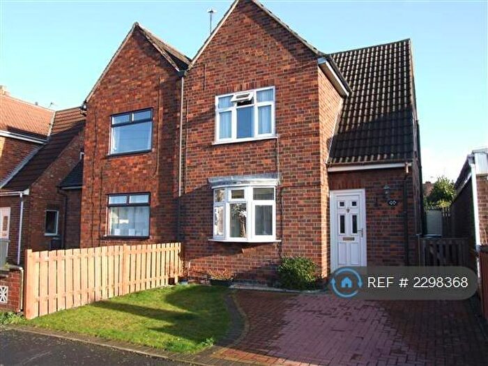 3 Bedroom Semi-Detached House To Rent In Hill Rise, Leicester, LE4