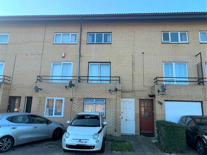 Houses for sale & to rent in MK10 1SG, Saxon Gate East, Central Milton
