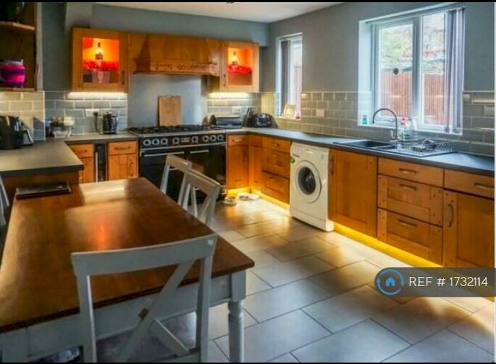 3 Bedroom Semi-Detached House To Rent In Alfred Road, Askern, Doncaster, DN6