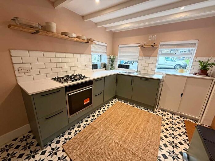 3 Bedroom End Of Terrace House For Sale In Cornfield Street, Todmorden, OL14