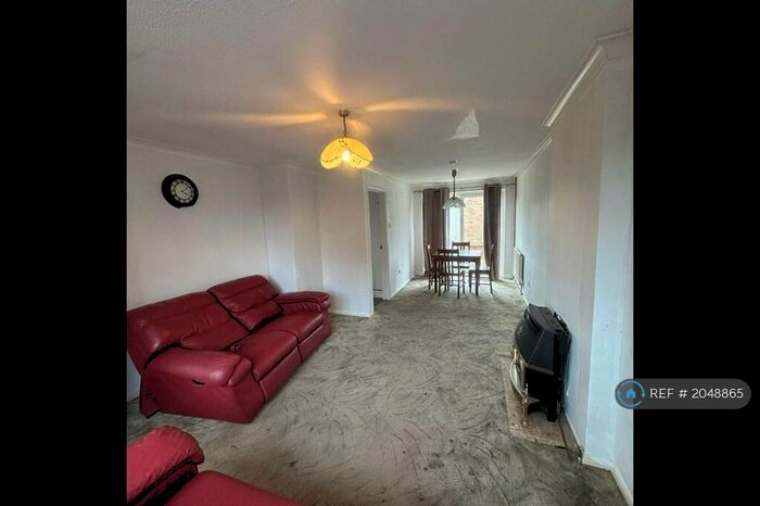 4 Bedroom Semi-Detached House To Rent In Barnsdale Road, Leicester, LE4