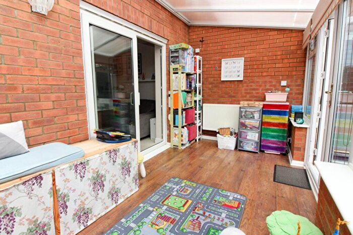 3 Bedroom End Of Terrace House For Sale In Jubilee Close, Henlow, SG16