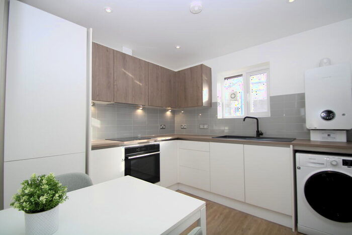 2 Bedroom Apartment To Rent In Chartwell Close, Tavistock Road, CR0