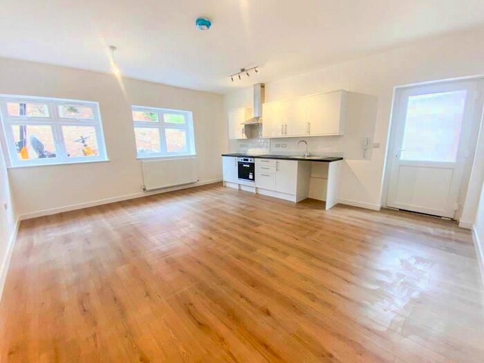 1 Bedroom Flat To Rent In Albany Road, Earlsdon, Coventry, Warwickshire, CV5