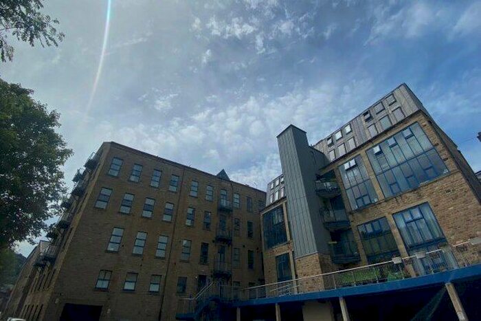 2 Bedroom Flat To Rent In West Street, Sowerby Bridge, HX6