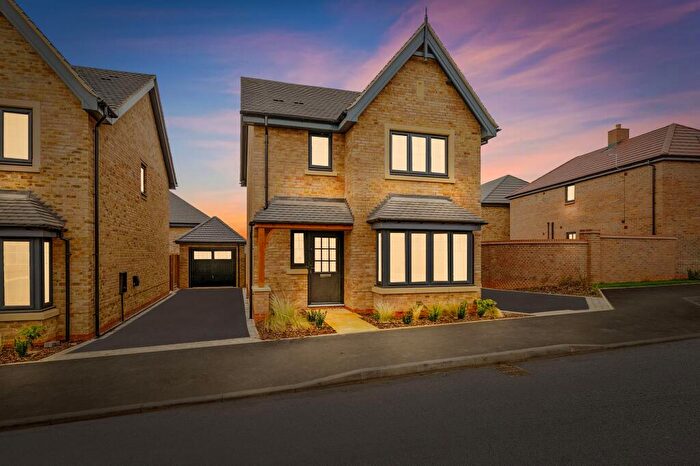 3 Bedroom Detached House For Sale In Russell Road, Toddington, LU5