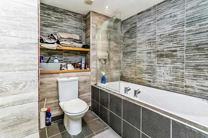 2 Bedroom Flat For Sale In Pennycroft, Pixton Way, Croydon, CR0