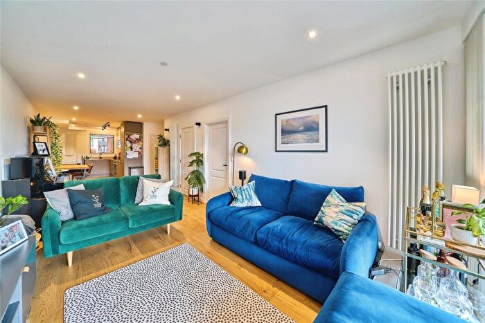 2 Bedroom Flat For Sale In Yeo Street, London, E3