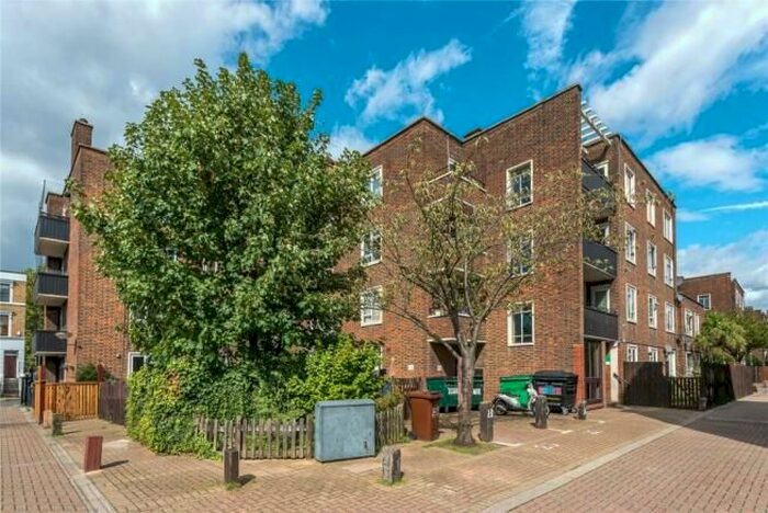 2 Bedroom Flat To Rent In Tudor Court, King Henry Walk, Hackney, N1