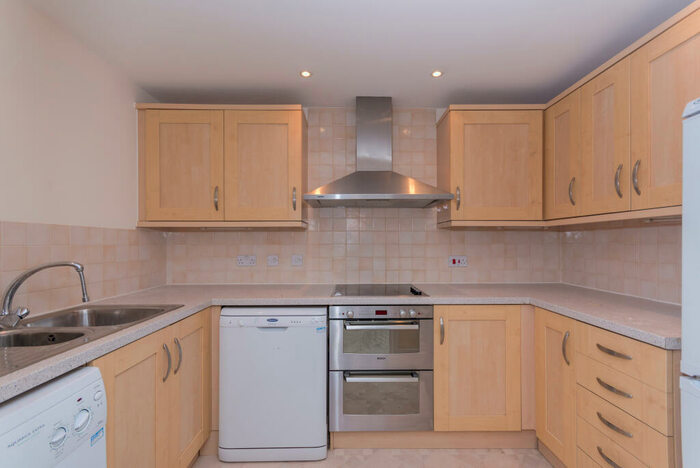 2 Bedroom Apartment To Rent In Beech Road, Headington, OX3