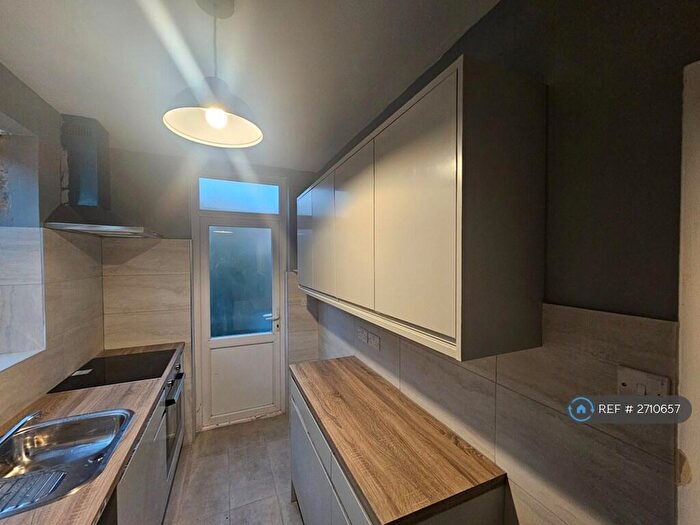 2 Bedroom Maisonette To Rent In Neasden Lane, London, NW10