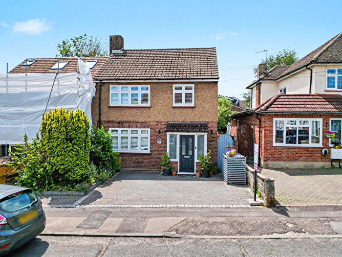 3 Bedroom Semi-Detached House For Sale In St. Lukes Avenue, Enfield, EN2