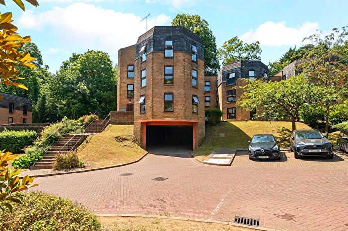 2 Bedroom Flat To Rent In Charterhouse Road, Godalming, GU7