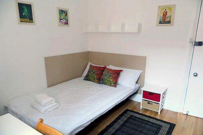 Studio To Rent In Fulham Palace Road, Hammersmith, London, W6