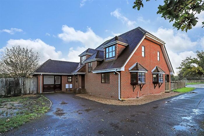 4 Bedroom Farmhouse To Rent In Mortimers Lane, Fair Oak, Eastleigh, SO50